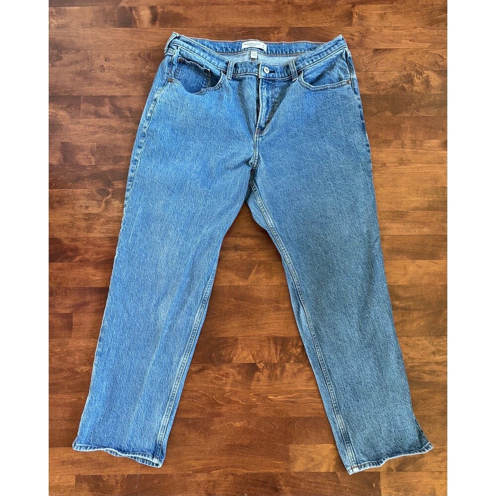 Abercrombie & Fitch Curve Love Mid Rise 90s Straight Jeans 32 Short